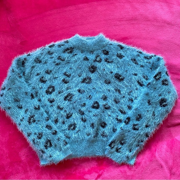 Candie's Sweaters - CANDIES Women’s Blue Cheetah Print Sweater Size M